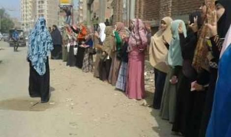 وقفة لطالبات ضد الانقلاب بديرب نجم تندد بانتهاكات العسكر