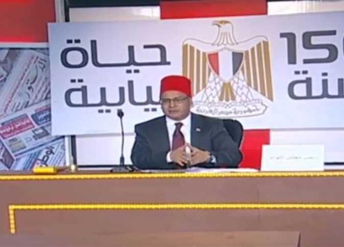 “القرموطي”  يرتدي الطربوش احتفالا بمرور 150 عاما على البرلمان