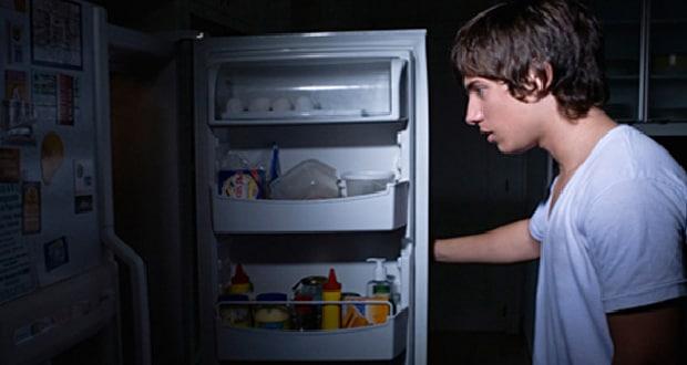 كيف تتخلص من عادة الأكل ليلاً؟.. 8 نصائح للتغلب عليها