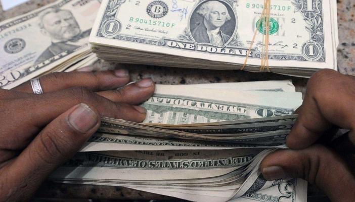 استقرار سعر الدولار مسجلًا 14.15 جنيهًا للبيع في السوق السوداء