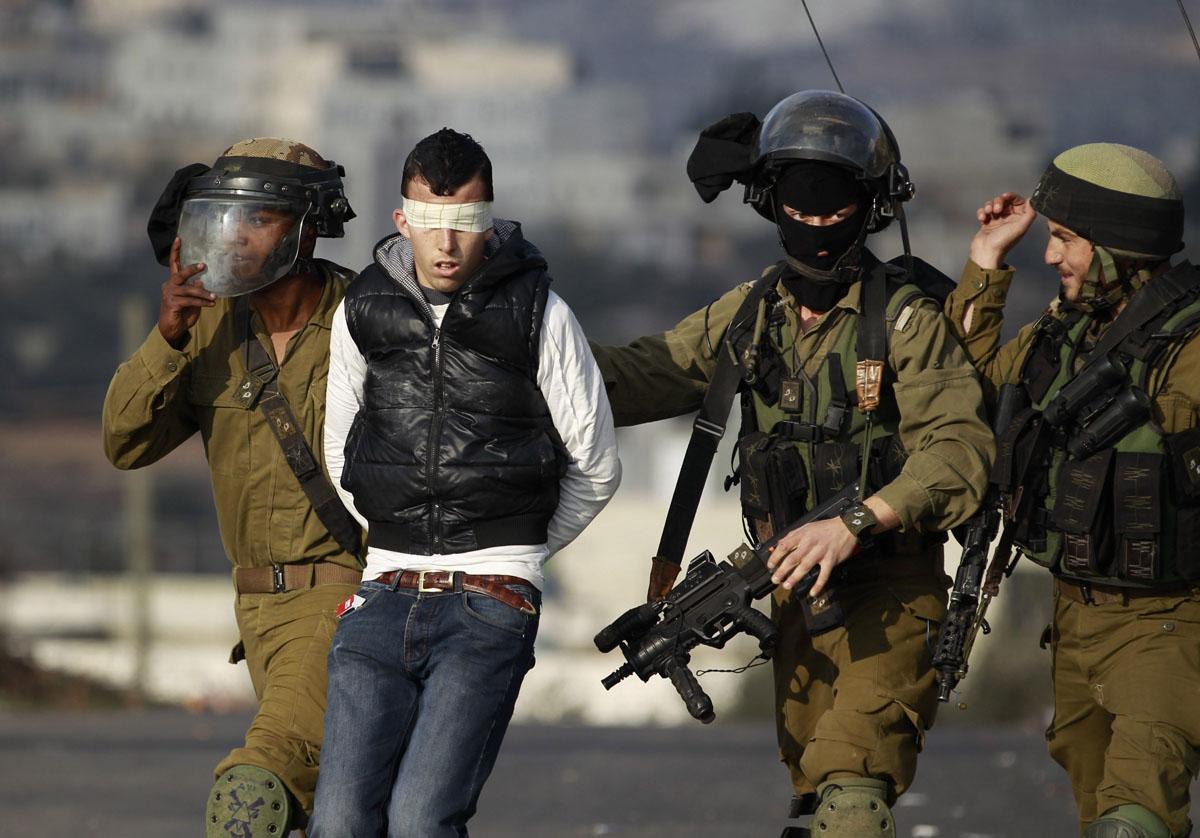 شرطة الاحتلال تعتقل 8 فلسطينيين بينهم قيادي في حماس