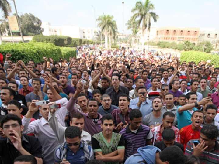 قيادات طلابية: اعتقال زملائنا بداية لموجه ثورية شرسة