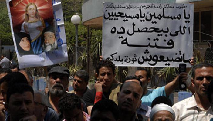 مجلة أميركية: لتلافي “الطائفية” بمصر يجب أن تبتعد الكنيسة عن السياسة