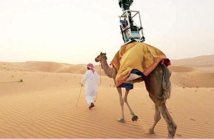 “جوجل” تصور صحراء الإمارات بواسطة كاميرا يحملها جمل