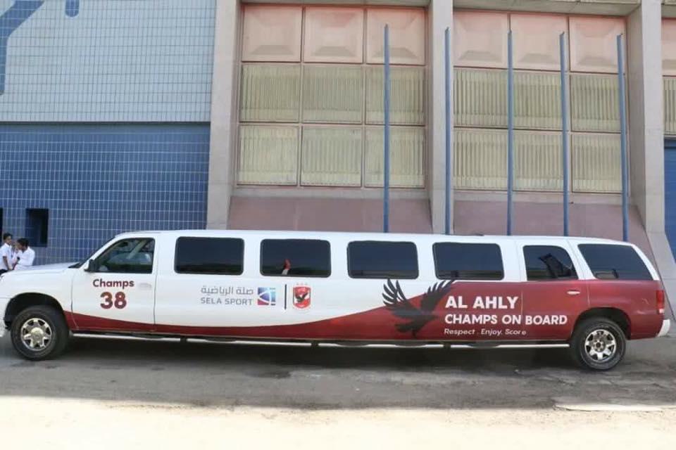 سر تواجد سيارة فارهة داخل النادي الأهلي