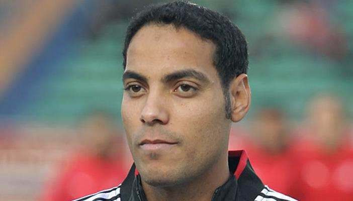 لاعبو الأهلي القدامى يؤازرون الفريق في الإمارات