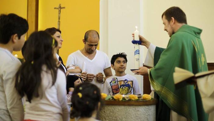 في أوروبا.. اعتنق المسيحية تحصل على اللجوء