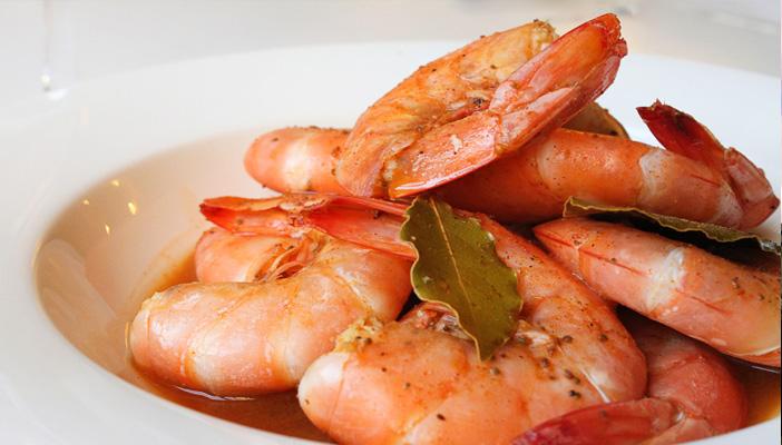 مصادر لـ”رصد”: رفع جمارك السيارات والمنسوجات وبعض المأكولات قريبًا