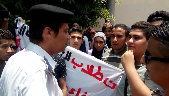 قوات الأمن تفض مظاهرة طلاب الثانوية العامة بالإسكندرية