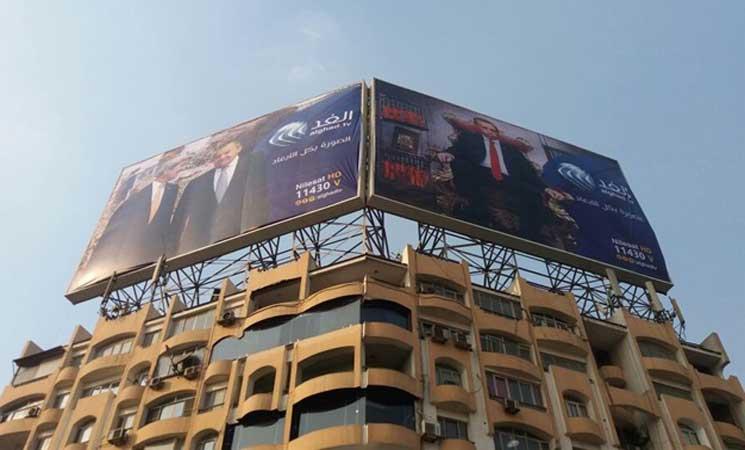 “الداخلية” تزيل لافتة إعلانية مسيئة لـ أردوغان وسط القاهرة