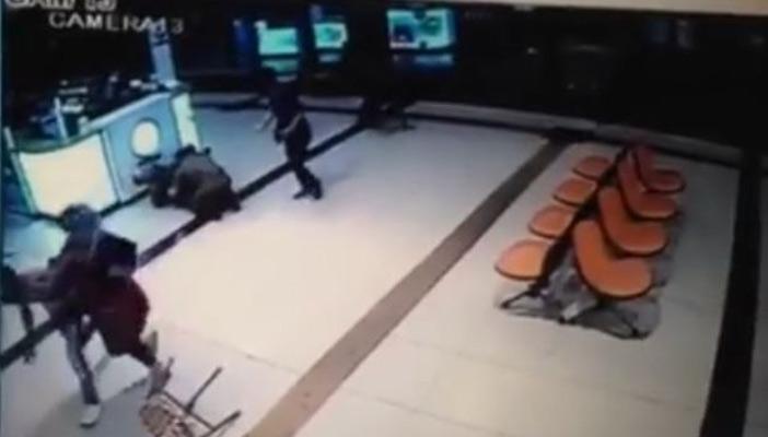 بالفيديو.. فلسطيني يطعن عددا من الجنود داخل محطة حافلات ببئر السبع