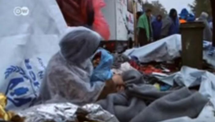 بالفيديو.. لاجئون سوريون يعيشون أوضاعا مأساوية بعد إغلاق حدود كرواتيا