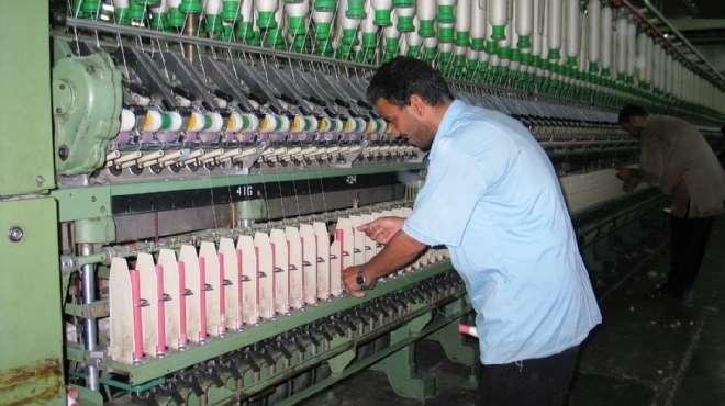 عمال شركة غزل المحلة يضربون عن العمل بسبب تأخير صرف علاوات الـ10%