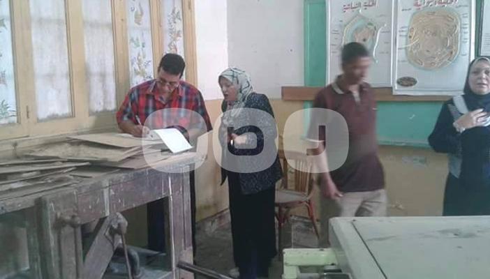 وزير التربية والتعليم يكافئ وكيلة الوزارة في دمياط