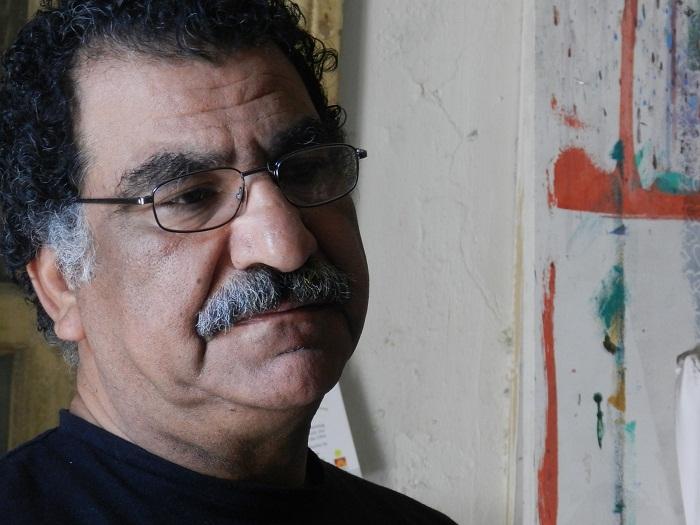 عضو بلجنة الخمسين ينشر لوحات لـ “فتاة عارية”