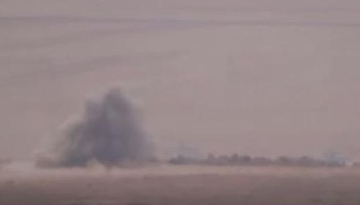 بالفيديو.. تدمير جرافة لقوات النظام في حلب بصاروخ “تاو”