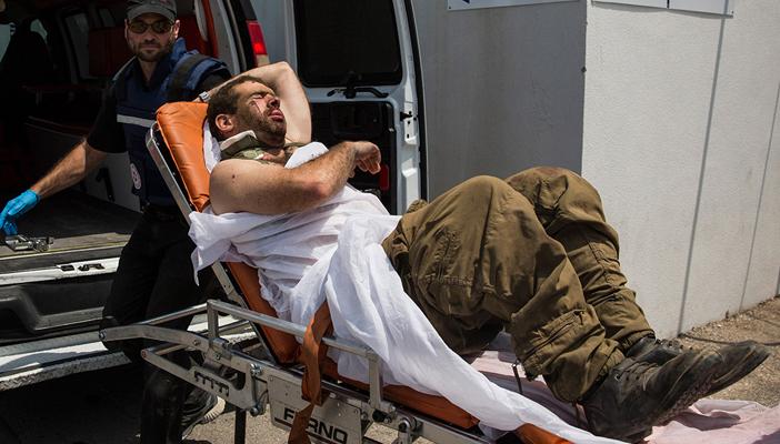 إصابة فلسطيني بعد طعنه جندياً من جيش الاحتلال بالضفة الغربية