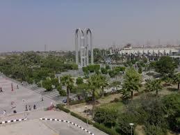 أمن جامعة حلوان يمنع الطلاب من الوصول لمكتب العميد