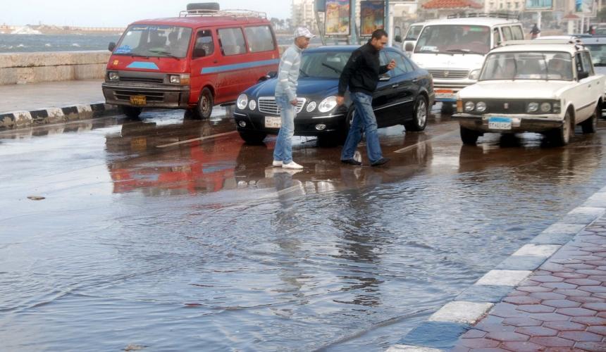 شلل مروري بالإسكندرية.. انقطاع الكهرباء بكفر الشيخ بسبب الأمطار