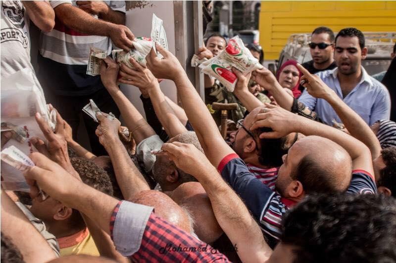 “إيه إف بي”: المصريون يتذوقون المرار بسبب غلاء الأسعار