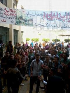 إداري بكلية اللغة العربية في إيتاي البارود يهدد الطلبة