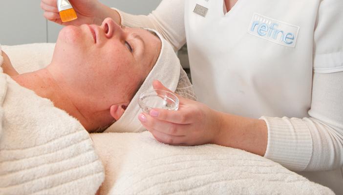 للتخلص من الهالات السوداء.. أحدث 4 علاجات للتقشير الكيميائي