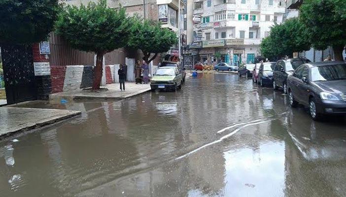 لجان الأزمات بـ”دمياط” تعجز عن مواجهة آثار الأمطار