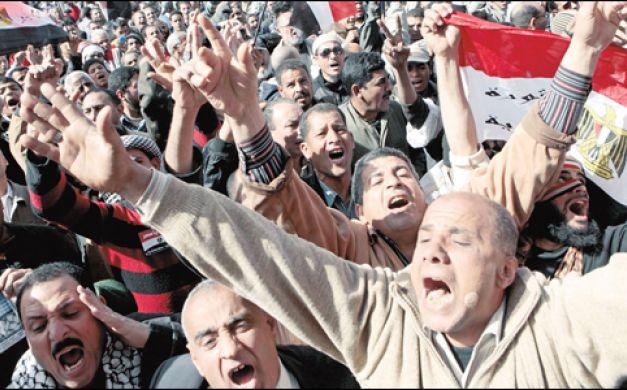 هل نقف حقا على أعتاب ثورة؟ – رانيا مصطفى