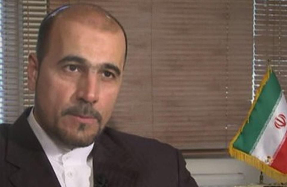 رواد مواقع التواصل يسخرون من غيبوبة كاتب إيراني