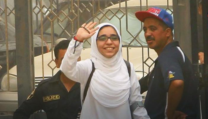 سيف عبدالفتاح لـ”إسراء الطويل”: “بكره سجانك هيبقى مكانك”