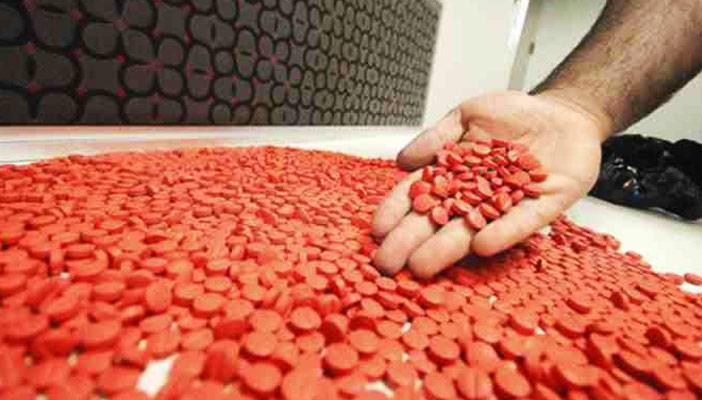 ضبط أمين شرطة قبل ترويجه 2900 قرص مخدر بقنا