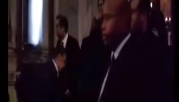 بالفيديو.. أول “جلاشة” لوفد إعلاميي السيسي في بريطانيا