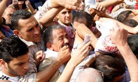 محلل “إسرائيلي”: السيسي بحاجة ماسة للدعم الخليجي حتى لايعلن إفلاسه