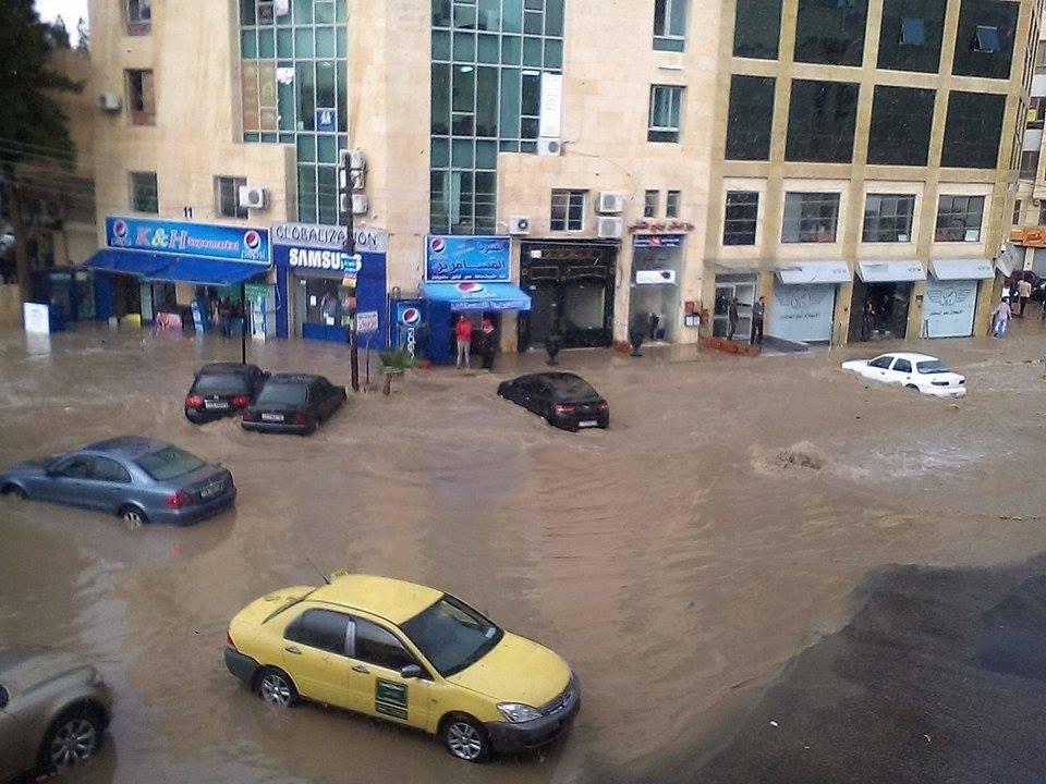 الأمطار تغرق العاصمة الأردنية وتوقع ضحايا