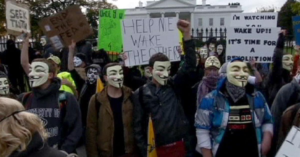 الشرطة البريطانية تعتقل 47 شخصًا من متظاهري ” أنونيموس”