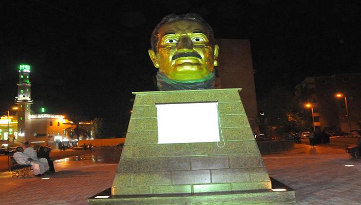 جدل حول ترميم تمثال “العقاد” بأسوان.. ورواد التواصل: يشبه”أحمد التباع”