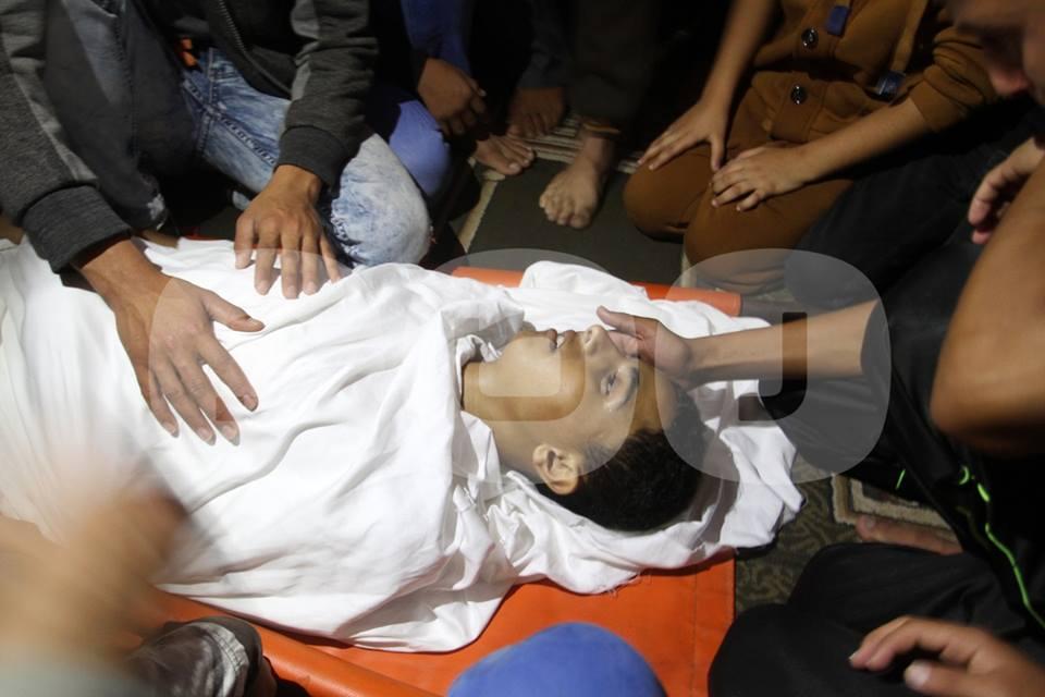 بالصور.. تشييع جثمان صياد فلسطيني قُتل برصاص الجيش المصري