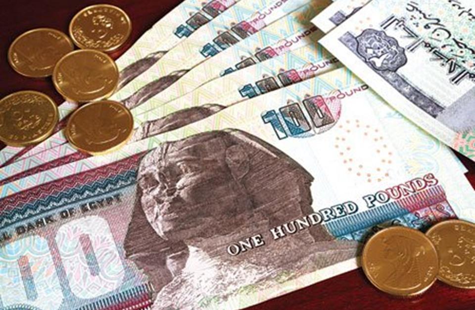 بعد توقف العطاء الدولاري.. “المركزي” يبيع المستوردين للسوق السوداء