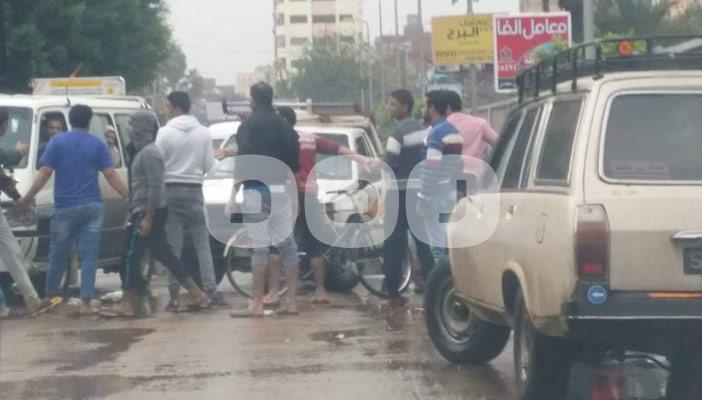 بالصور.. قطع طريق كفر السجن اعتراضًا على إهمال المسؤولين بطنطا