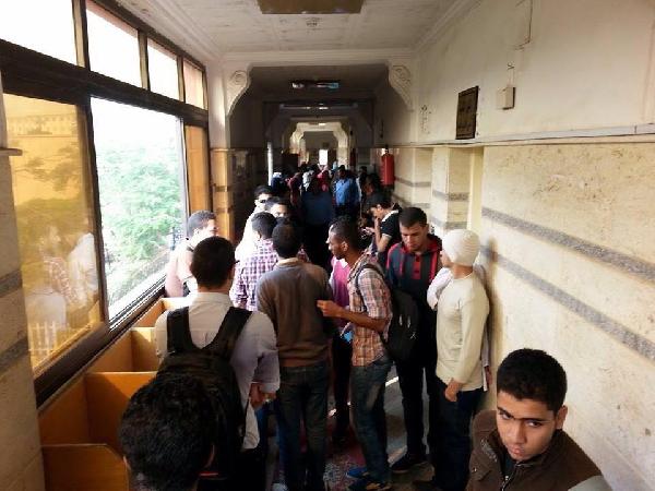 طلاب كلية الطب البيطري في بني سويف يضربون بعد فصل زملائهم