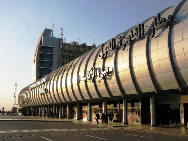 ماكينة حلاقة تسبب الذعر في مطار القاهرة الجوي