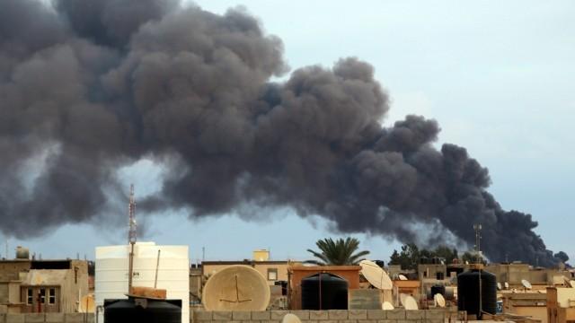 قتلى وجرحى في انفجار سيارات ملغومة بليبيا