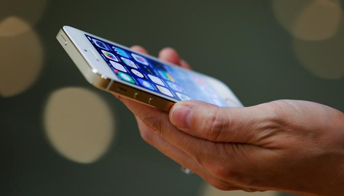 ديلى ميل: استخدام الموبايل لأكثر من 8 ساعات يوميا يسبب العجز الجنسى