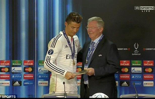 رونالدو: كنت أعاني من التحدث مع فيرجسون