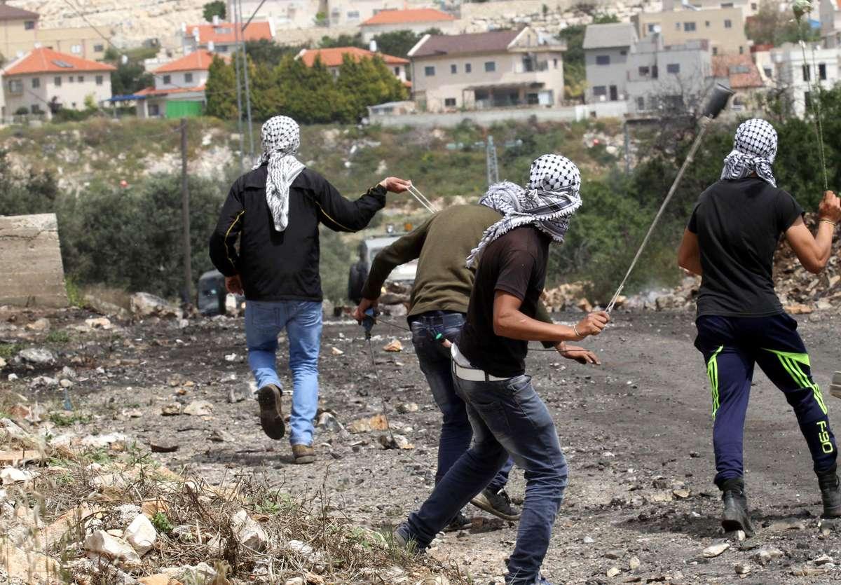 جيش الاحتلال يستخدم الرصاص الحي والمطاطي لقمع مظاهرات الضفة