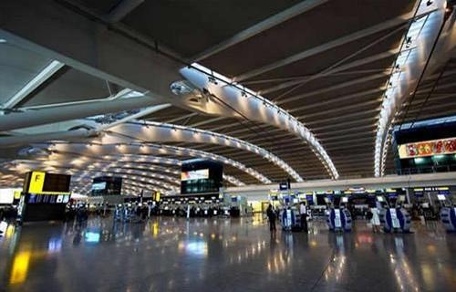 سقوط جزئي لسقف مبنى الركاب “2” بمطار القاهرة قبل تسلمه رسميًا