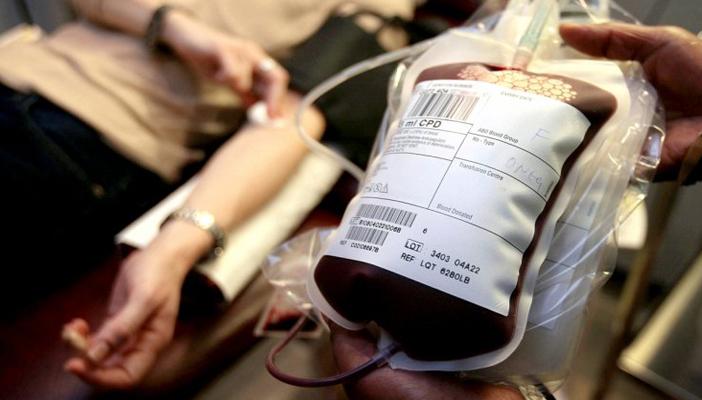 مراكز الدم تطلب من الفرنسيين التوقف مؤقتًا عن التبرّع بالدم