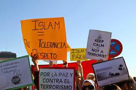 حريق متعمد بمسجد في كندا وتهديدات للمركز الإسلامي بأميركا