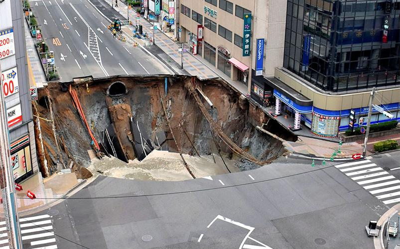 بالفيديو والصور.. حفرة اليابان العملاقة تختفي في 48 ساعة