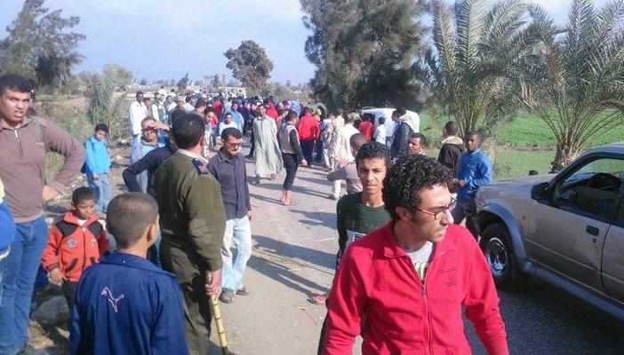 أهالي أولاد صقر بالشرقية يستمرون في إضرابهم لسوء تمهيد الطريق الرئيسي